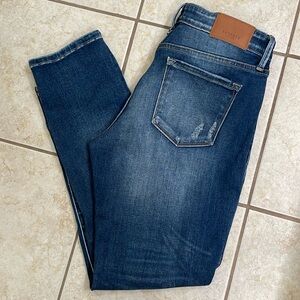 Artemis Vintage Distressed Skinny Leg Jeans - EUC!